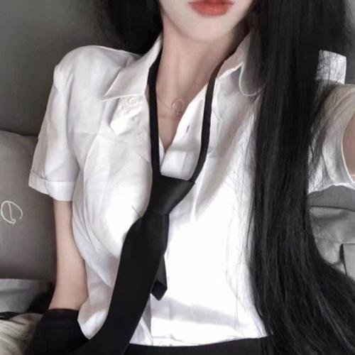 云雾笼罩的山峰